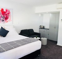 The Avenue Inn - Schoolies Week Accommodation