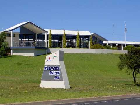 Robetown Motor Inn & Apartments - Schoolies Week Accommodation 0