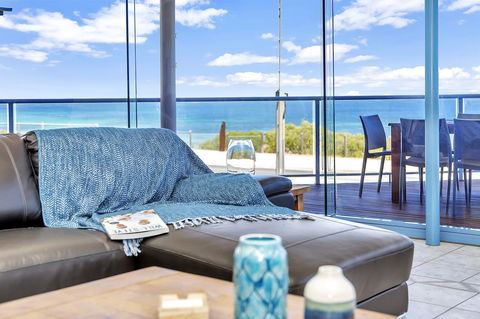 Sail Away - Schoolies Week Accommodation 0