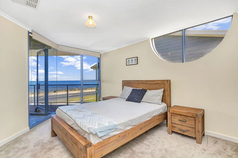 Sail Away - Schoolies Week Accommodation 7