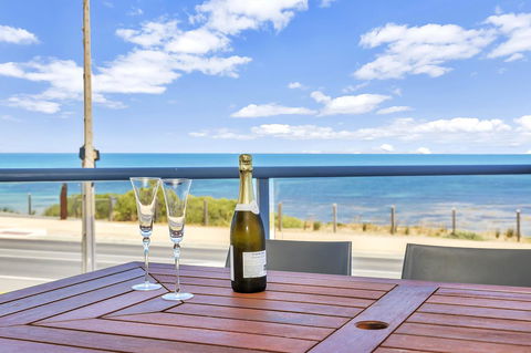 Sail Away - Schoolies Week Accommodation 2
