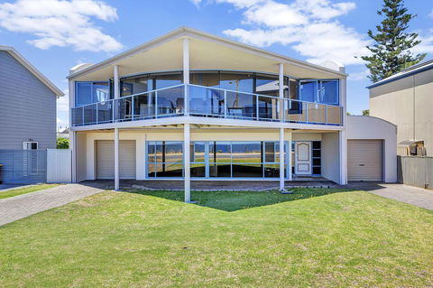 Sail Away - Schoolies Week Accommodation 3