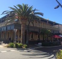 Grosvenor Hotel - Schoolies Week Accommodation