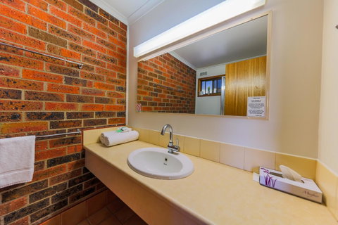 Country Roads Motor Inn Naracoorte - Schoolies Week Accommodation 33