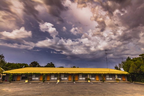 Country Roads Motor Inn Naracoorte - Schoolies Week Accommodation 40