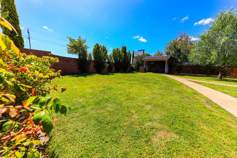 Country Roads Motor Inn Naracoorte - Schoolies Week Accommodation 43