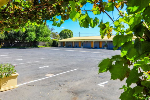 Country Roads Motor Inn Naracoorte - Schoolies Week Accommodation 30