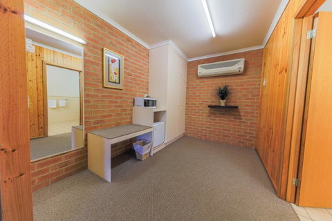 Country Roads Motor Inn Naracoorte - Schoolies Week Accommodation 5