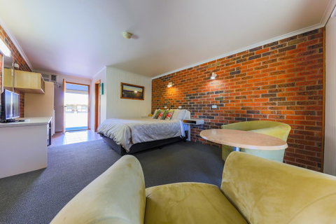 Country Roads Motor Inn Naracoorte - Schoolies Week Accommodation 7