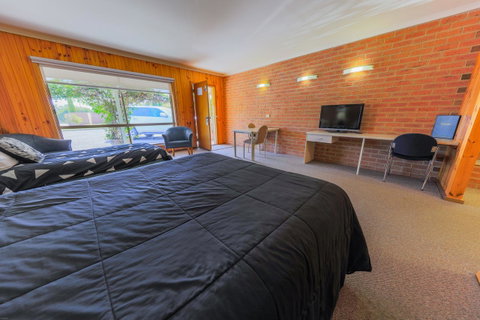 Country Roads Motor Inn Naracoorte - Schoolies Week Accommodation 35