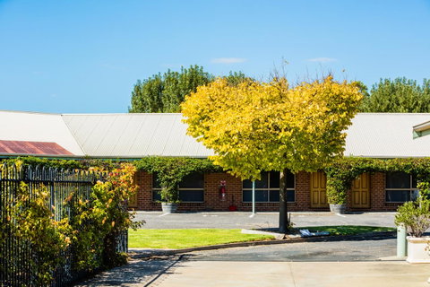 Country Roads Motor Inn Naracoorte - Schoolies Week Accommodation 6