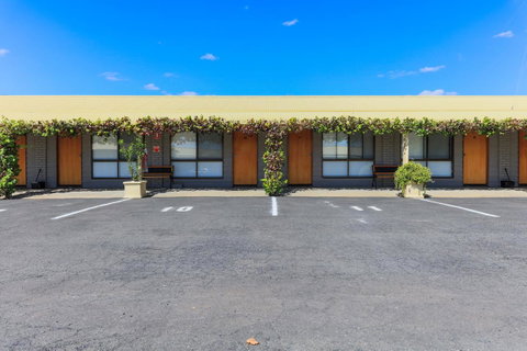 Country Roads Motor Inn Naracoorte - Schoolies Week Accommodation 29