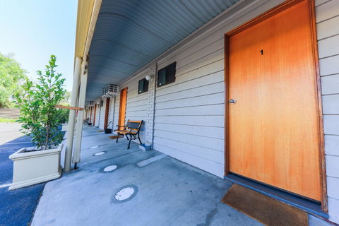 Country Roads Motor Inn Naracoorte - Schoolies Week Accommodation 31