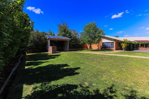 Country Roads Motor Inn Naracoorte - Schoolies Week Accommodation 9