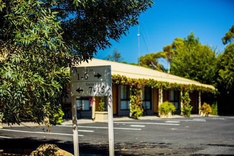 Country Roads Motor Inn Naracoorte - Schoolies Week Accommodation 20