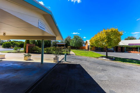 Country Roads Motor Inn Naracoorte - Schoolies Week Accommodation 38