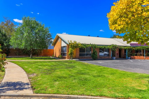 Country Roads Motor Inn Naracoorte - Schoolies Week Accommodation 13