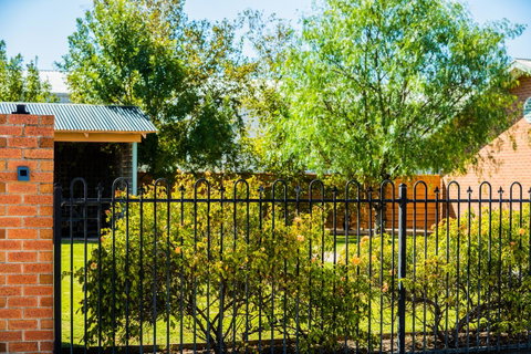 Country Roads Motor Inn Naracoorte - Schoolies Week Accommodation 44
