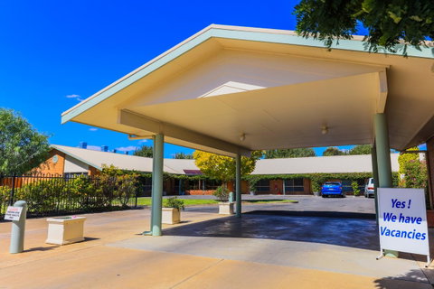Country Roads Motor Inn Naracoorte - Schoolies Week Accommodation 1