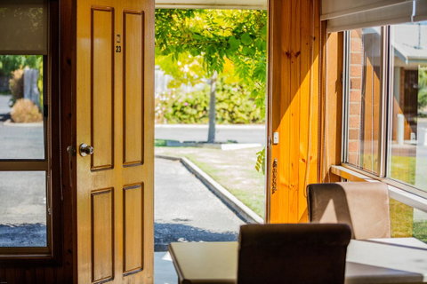 Country Roads Motor Inn Naracoorte - Schoolies Week Accommodation 34