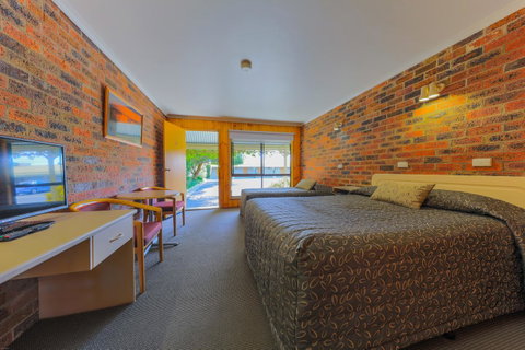 Country Roads Motor Inn Naracoorte - Schoolies Week Accommodation 10