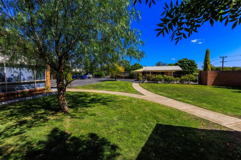 Country Roads Motor Inn Naracoorte - Schoolies Week Accommodation 39