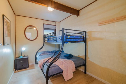 Aldinga Beach Break - C21 SouthCoast Holidays - Schoolies Week Accommodation 9