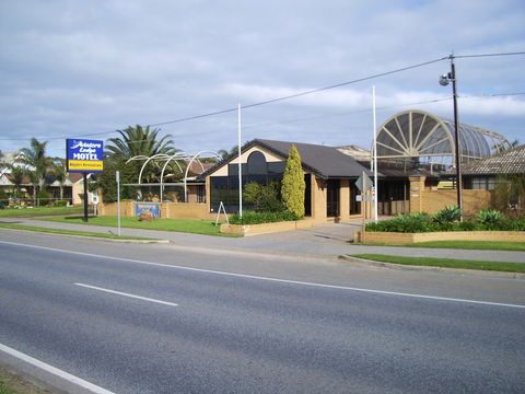 Aviators Lodge - Schoolies Week Accommodation 1