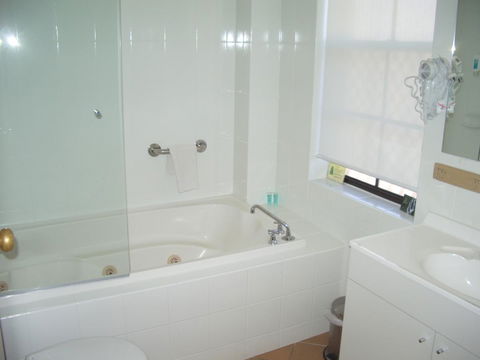 Aviators Lodge - Schoolies Week Accommodation 4