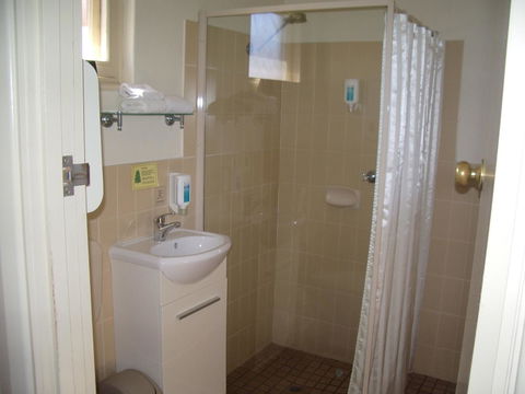 Aviators Lodge - Schoolies Week Accommodation 22