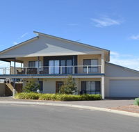 Gizmos Retreat - Schoolies Week Accommodation