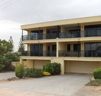 The Lighthouse - Beachfront Accommodation - Schoolies Week Accommodation