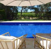 Amande Bed and Breakfast - Schoolies Week Accommodation