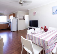 Aurora Holiday Apartment West Beach - Schoolies Week Accommodation
