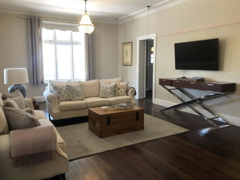 Belmore Cottage - Schoolies Week Accommodation 8