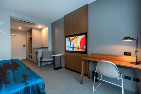 The Adnate Perth - Art Series - Schoolies Week Accommodation 12