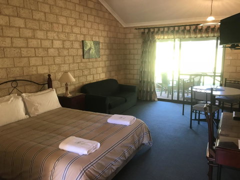 Karri Forest Motel - Schoolies Week Accommodation 23