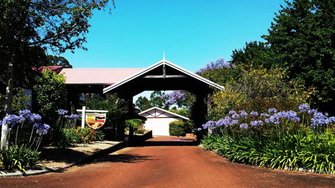 Karri Forest Motel - Schoolies Week Accommodation 28