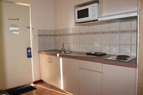 Karri Forest Motel - Schoolies Week Accommodation 37