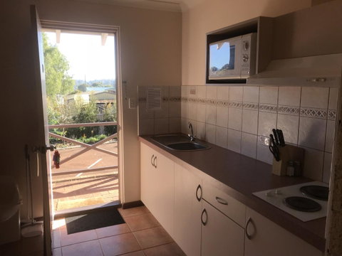 Karri Forest Motel - Schoolies Week Accommodation 21