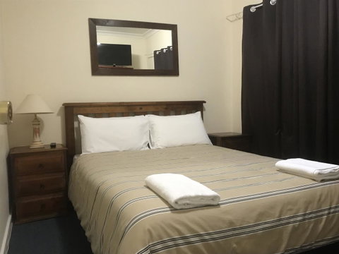 Karri Forest Motel - Schoolies Week Accommodation 26