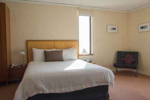 Ocean Beach Hotel - Schoolies Week Accommodation 1