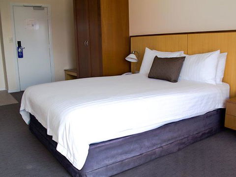 Ocean Beach Hotel - Schoolies Week Accommodation 2