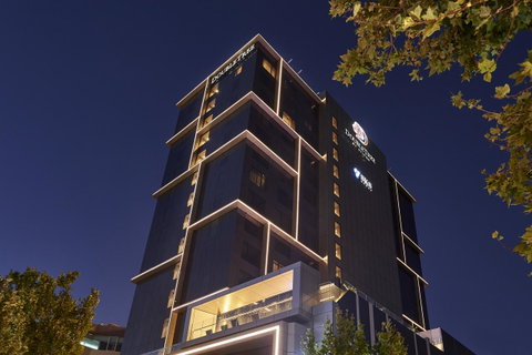 Doubletree By Hilton Perth Northbridge - Schoolies Week Accommodation 5