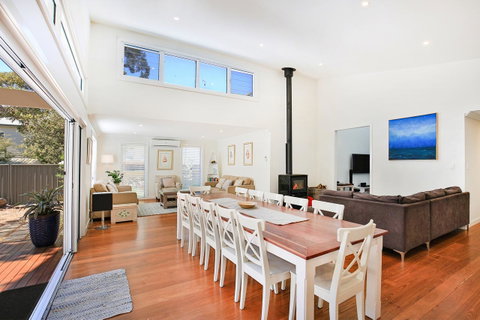 Calming Waters - Pet Friendly - Community Pool - Schoolies Week Accommodation 7