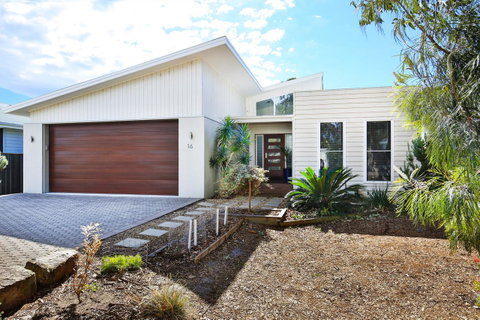 Calming Waters - Pet Friendly - Community Pool - Schoolies Week Accommodation 38