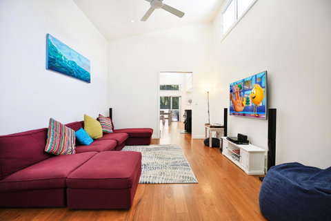 Calming Waters - Pet Friendly - Community Pool - Schoolies Week Accommodation 9