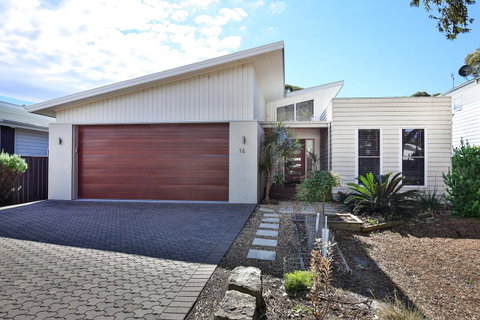 Calming Waters - Pet Friendly - Community Pool - Schoolies Week Accommodation 35