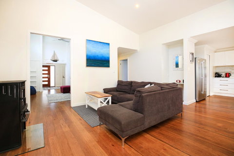 Calming Waters - Pet Friendly - Community Pool - Schoolies Week Accommodation 10