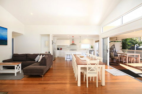 Calming Waters - Pet Friendly - Community Pool - Schoolies Week Accommodation 12